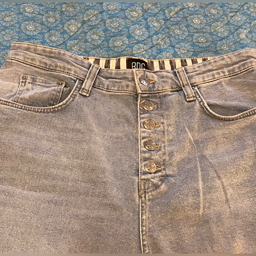 EUC Urban Outfitters BDG cropped Girlfriend jeans, light wash,raw hem, 31” - Picture 3 of 9